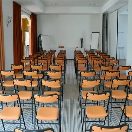 Express By Holiday Avignon Hotel 3*