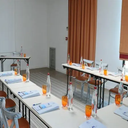 Express By Holiday Avignon Hotel